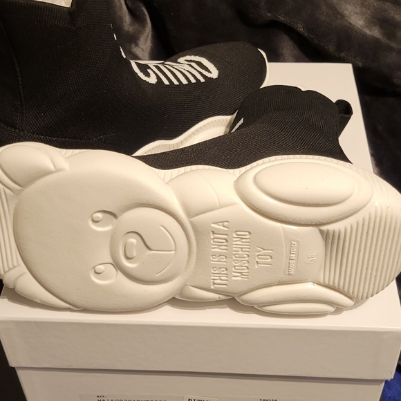 Athletic_Shoes